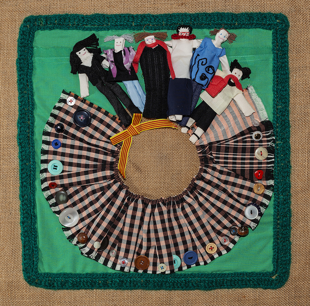'Círculo de mujeres: Forum de arpilleras de Cataluña 2011 / Circle of women: Catalonia Arpilleras’ Forum 2011', by Roser Corbera. (Photo: Martin Melaugh)