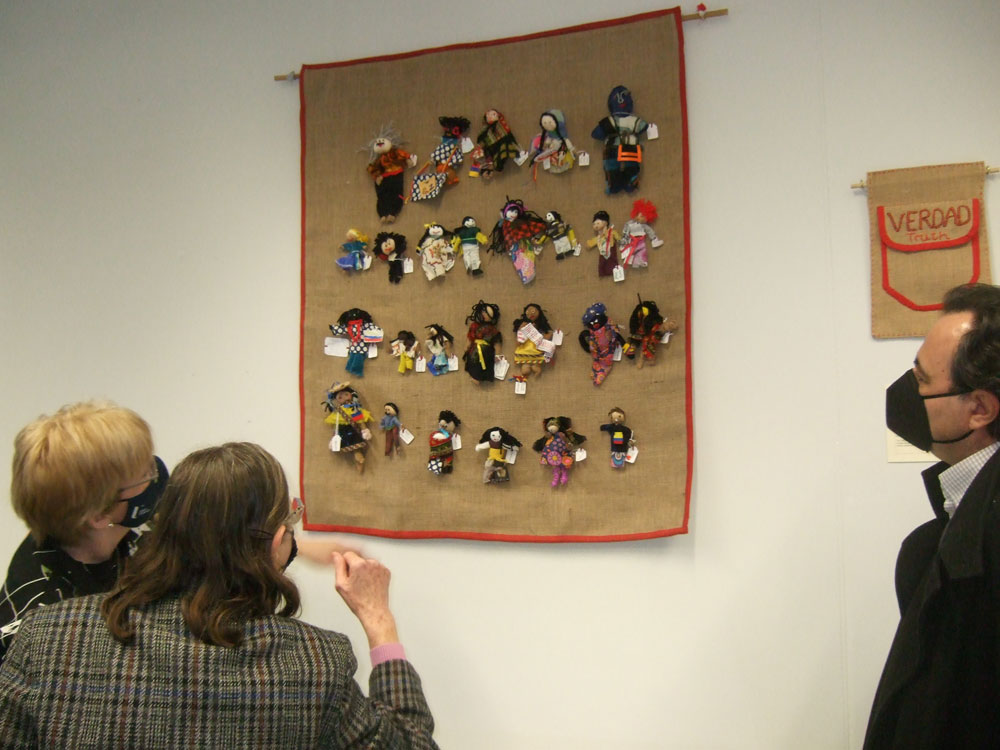Amparo Restrepo (centre) explains the significance of the banner creation process to Professor Terri Scott, Ulster University (UU) and Professor Brandon Hamber, Hume O’Neill Chair, INCORE, UU. (Photo: Breege Doherty) 