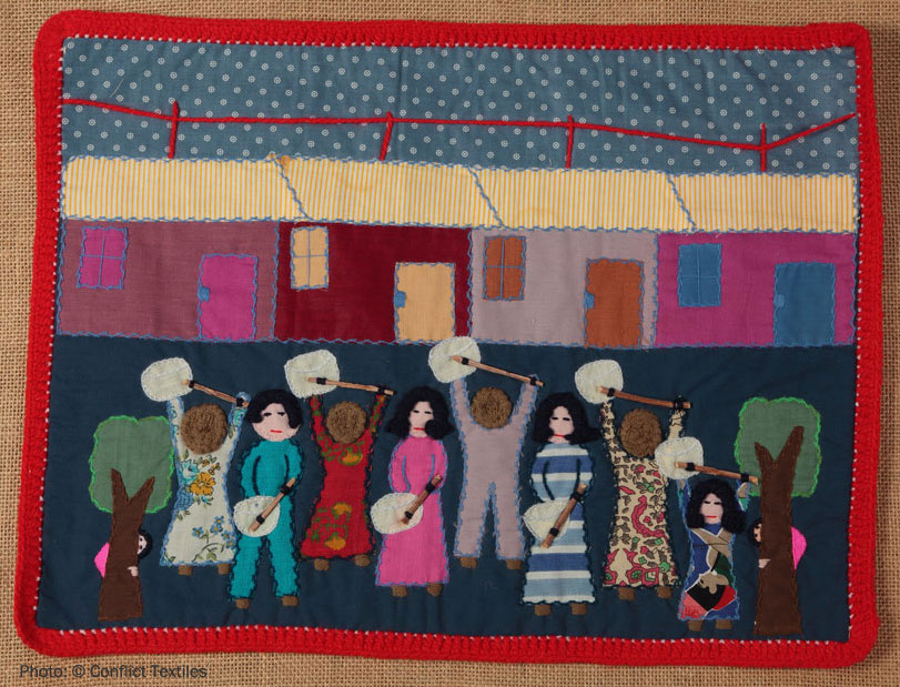 'Cacerolazo / Women banging their pots', by Felicia. (Photo: Martin Melaugh) 
