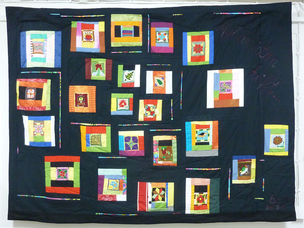 'Textile Installation on Afghanistan', by class 6c from the Hauptschule Kiderlinstraße. (Photo: Heidi Drahota)