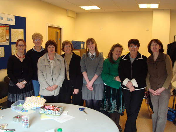 Participants delighted with their achievement at the workshop ”Niaeve Applique Sue and Sam Panel”, 10th April 2008, facilitated by Mary Good.  (Photo: Alba Sanfeliu)